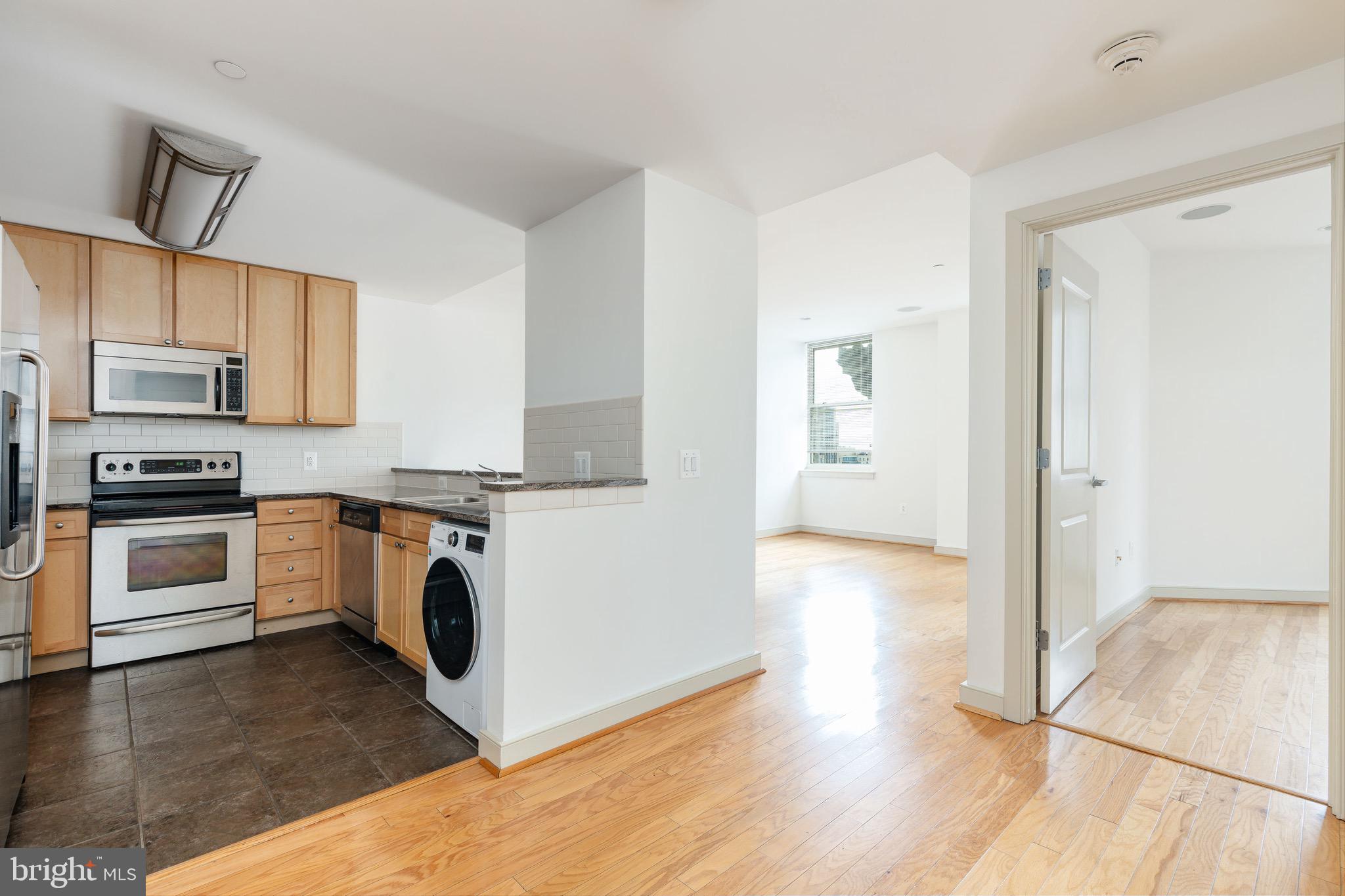 111 S 15th St #2008