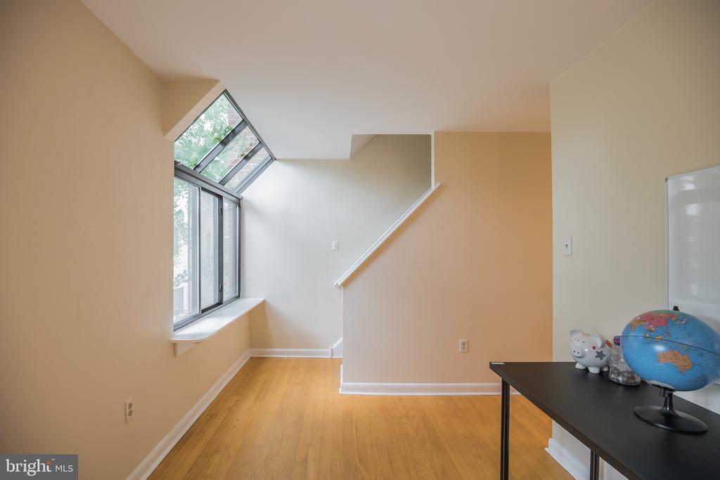 725 Bradford Aly