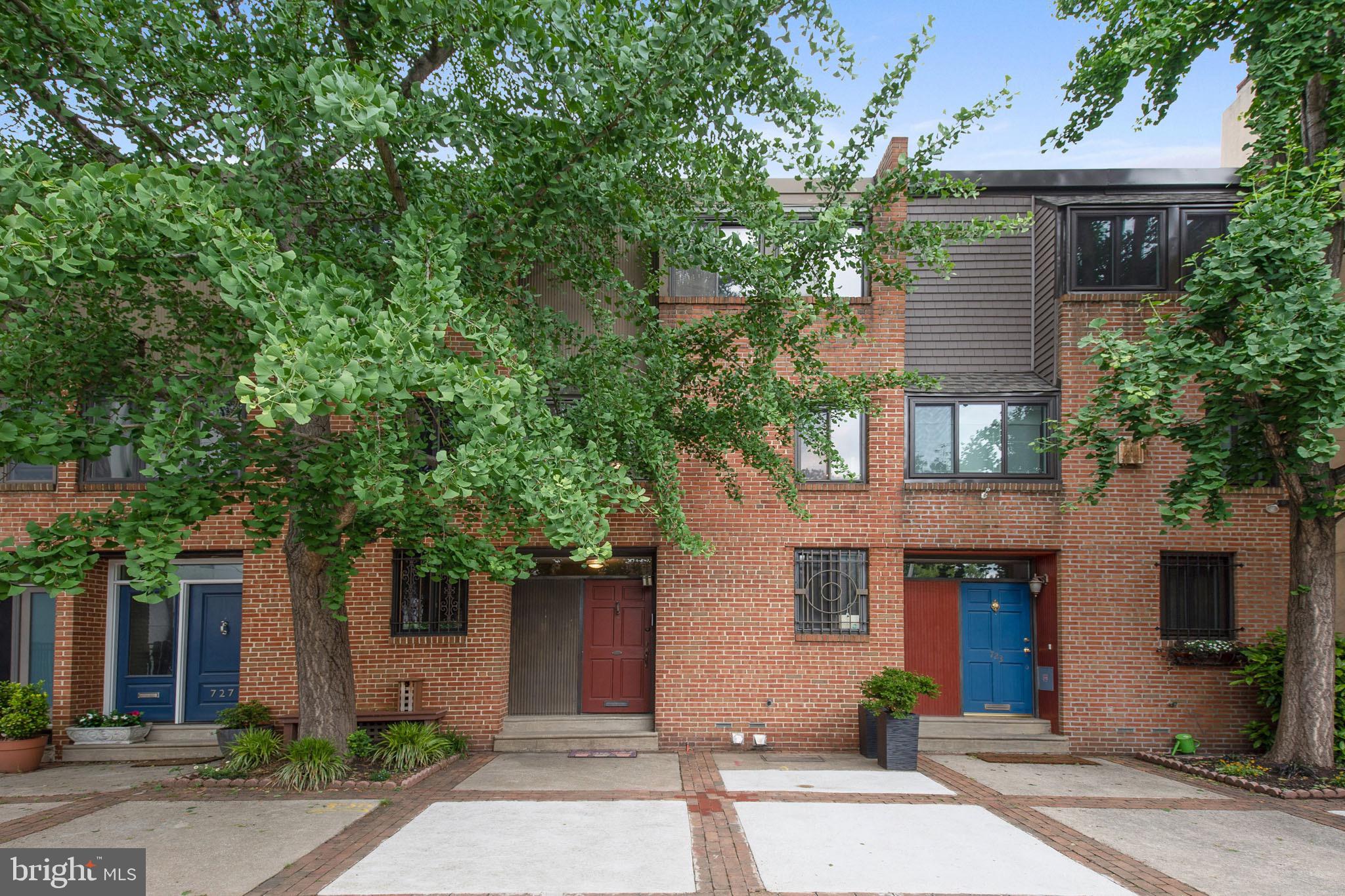 725 Bradford Aly