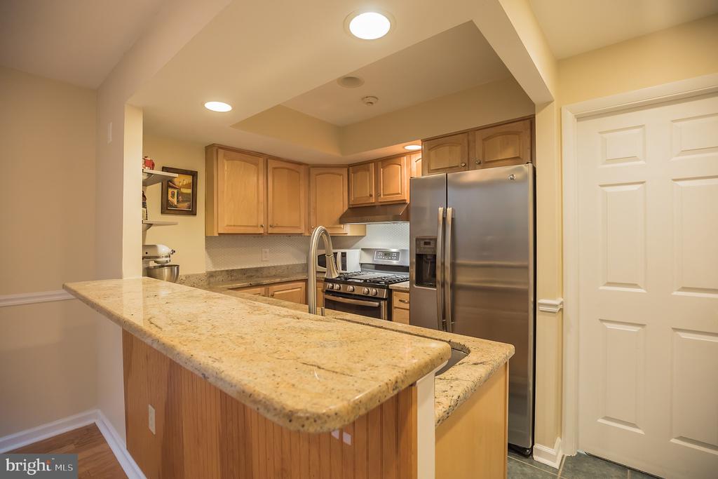 725 Bradford Aly
