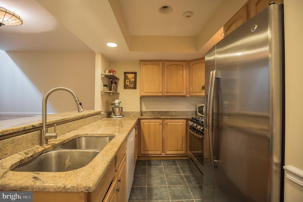 725 Bradford Aly