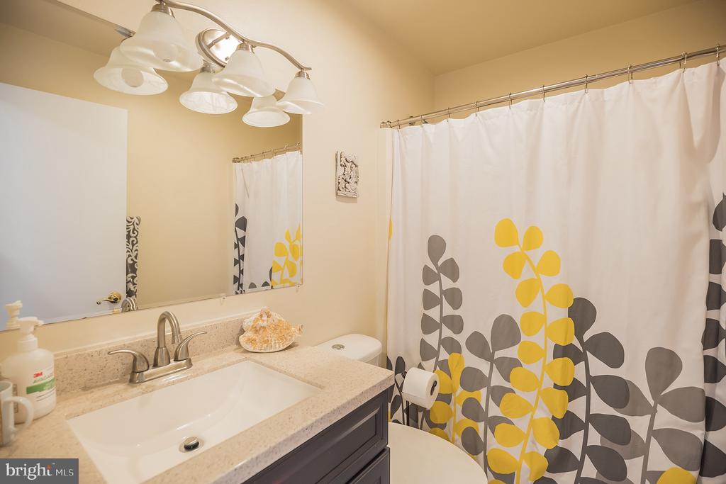 725 Bradford Aly