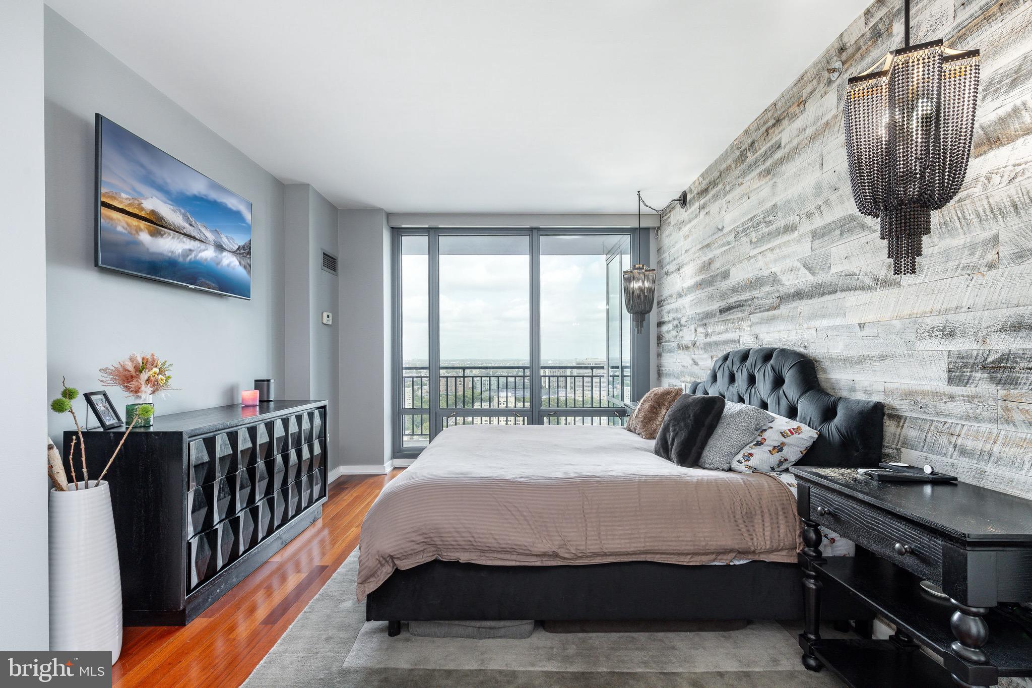 2101 Market St #2901