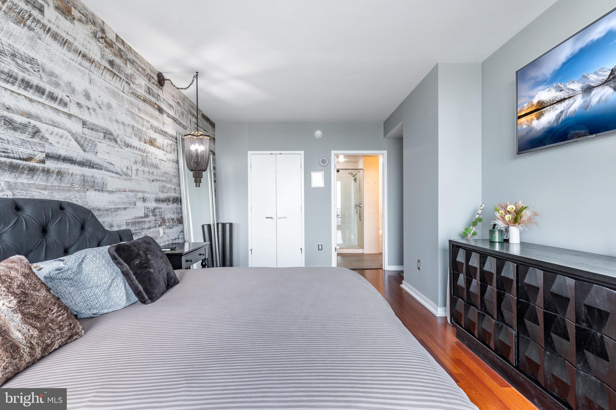 2101 Market St #2901