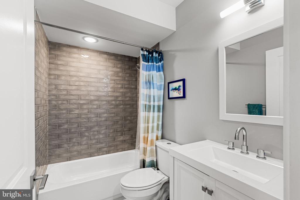 815 Perkiomen St #23