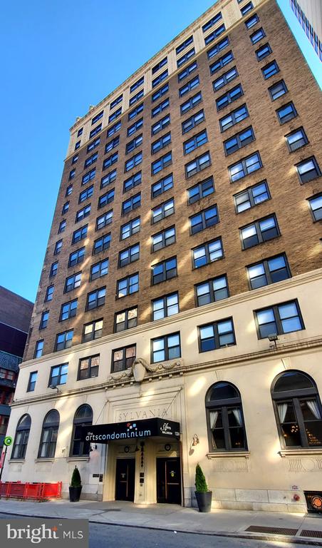 1324 Locust St #815