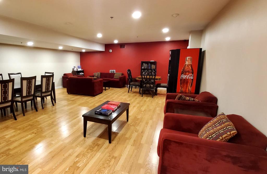 1324 Locust St #815