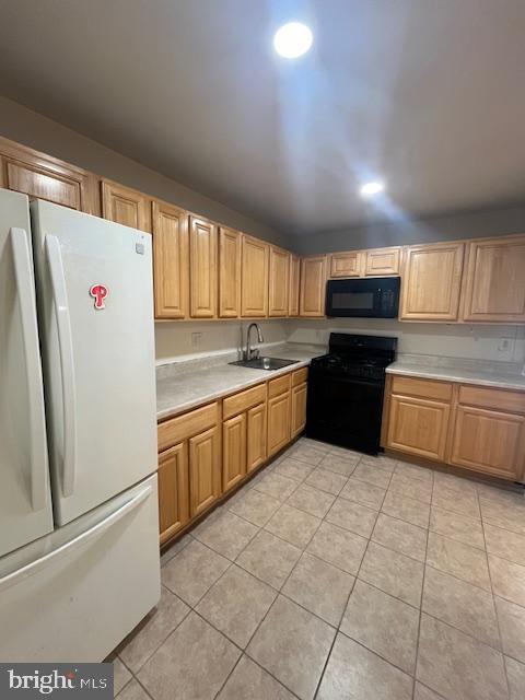 2446 HARTEL AVE #B