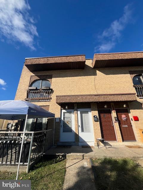 2446 HARTEL AVE #B