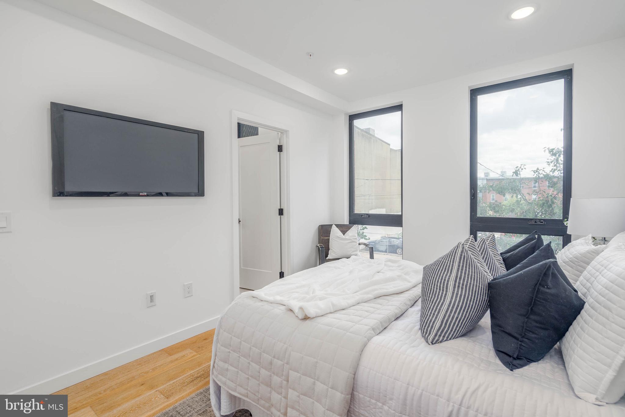 1623 Christian St #3