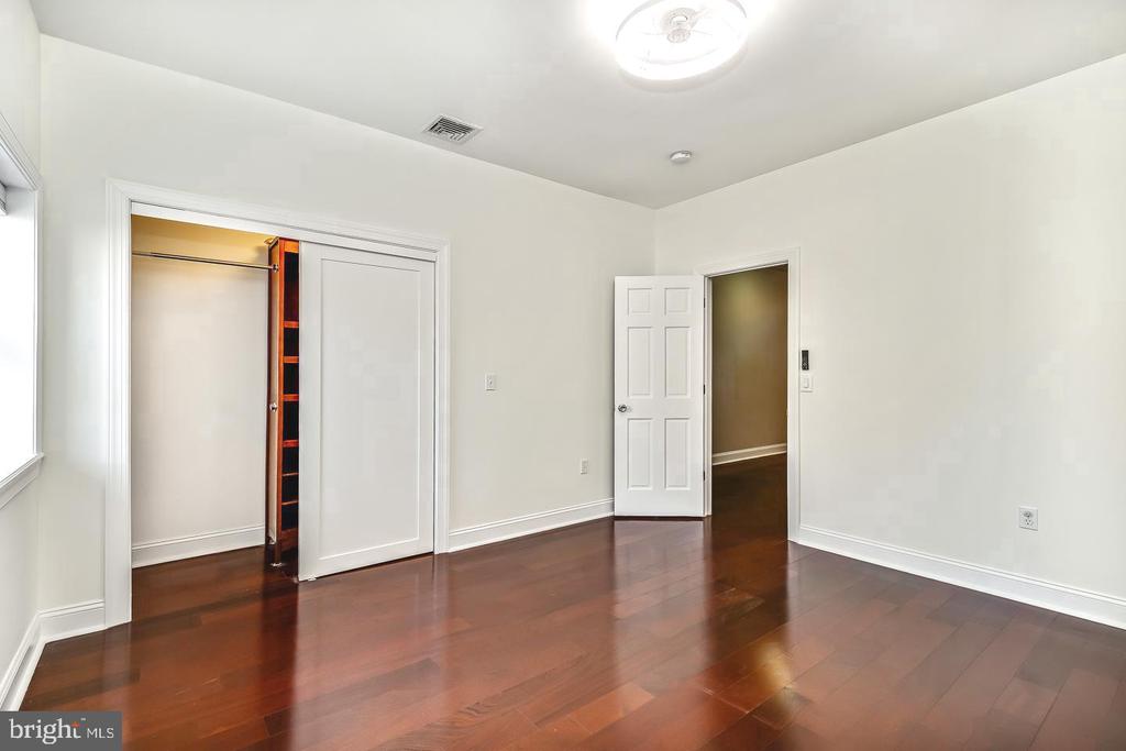 4633 Hazel Ave
