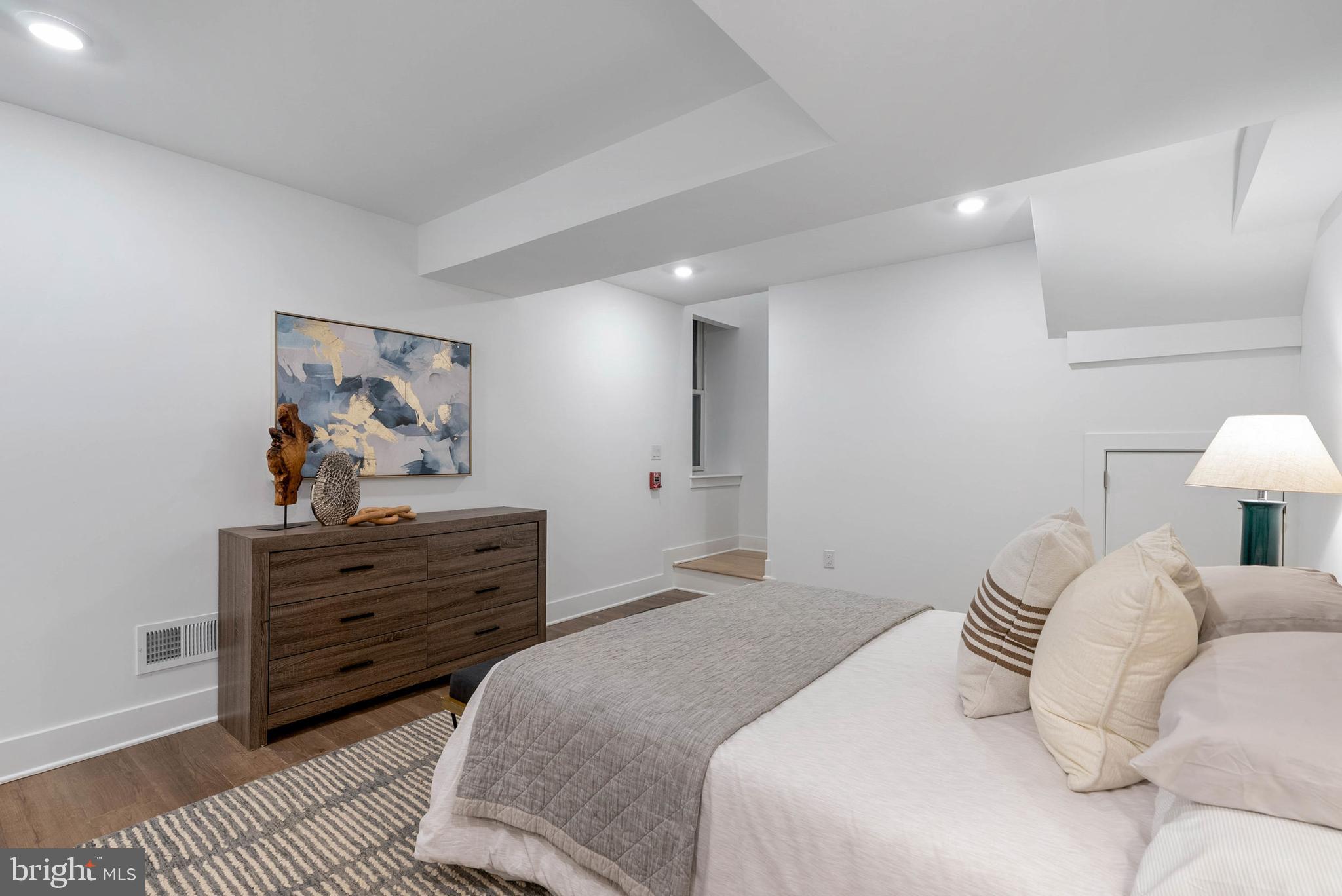 825 BAINBRIDGE STREET 101