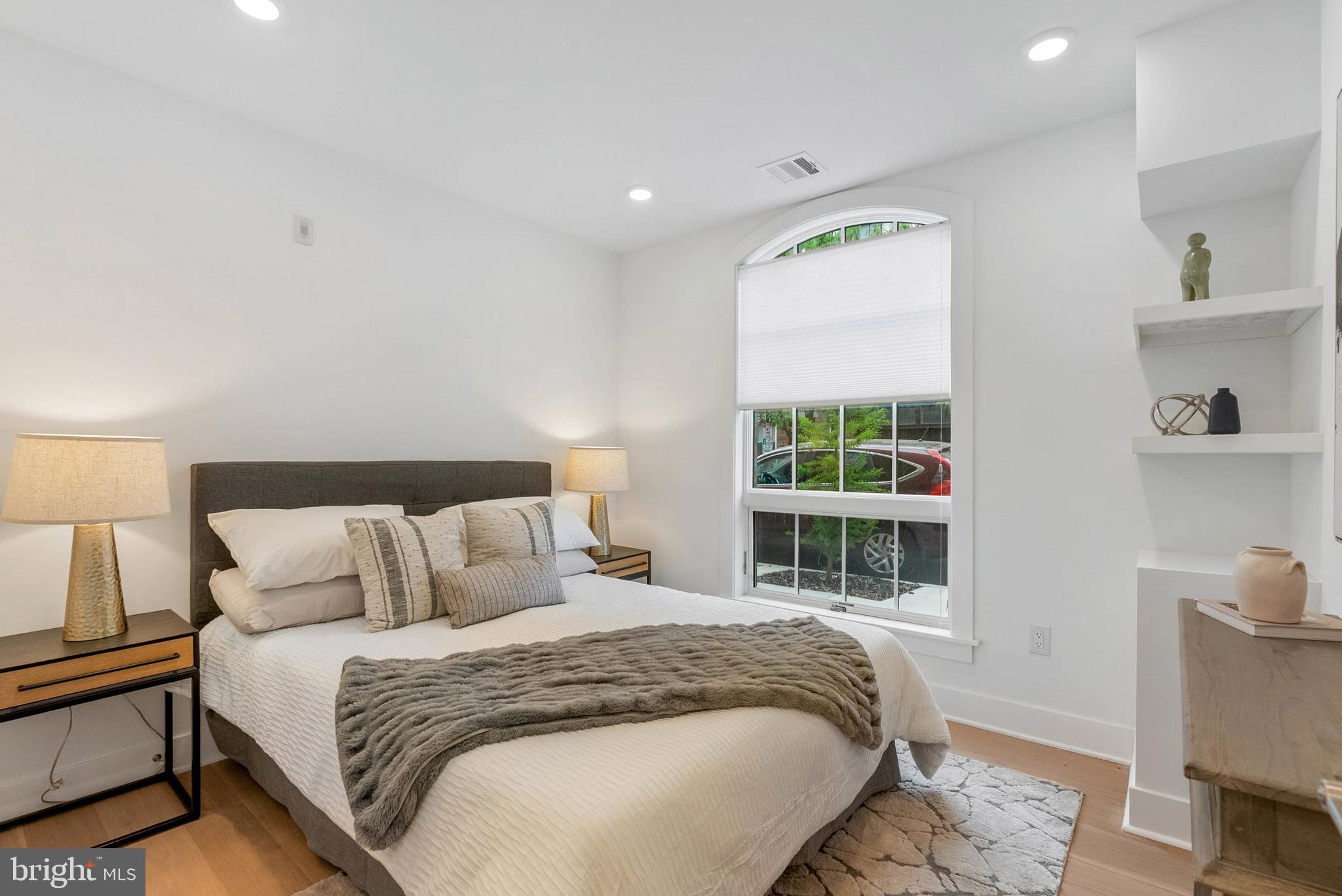 825 BAINBRIDGE STREET 101