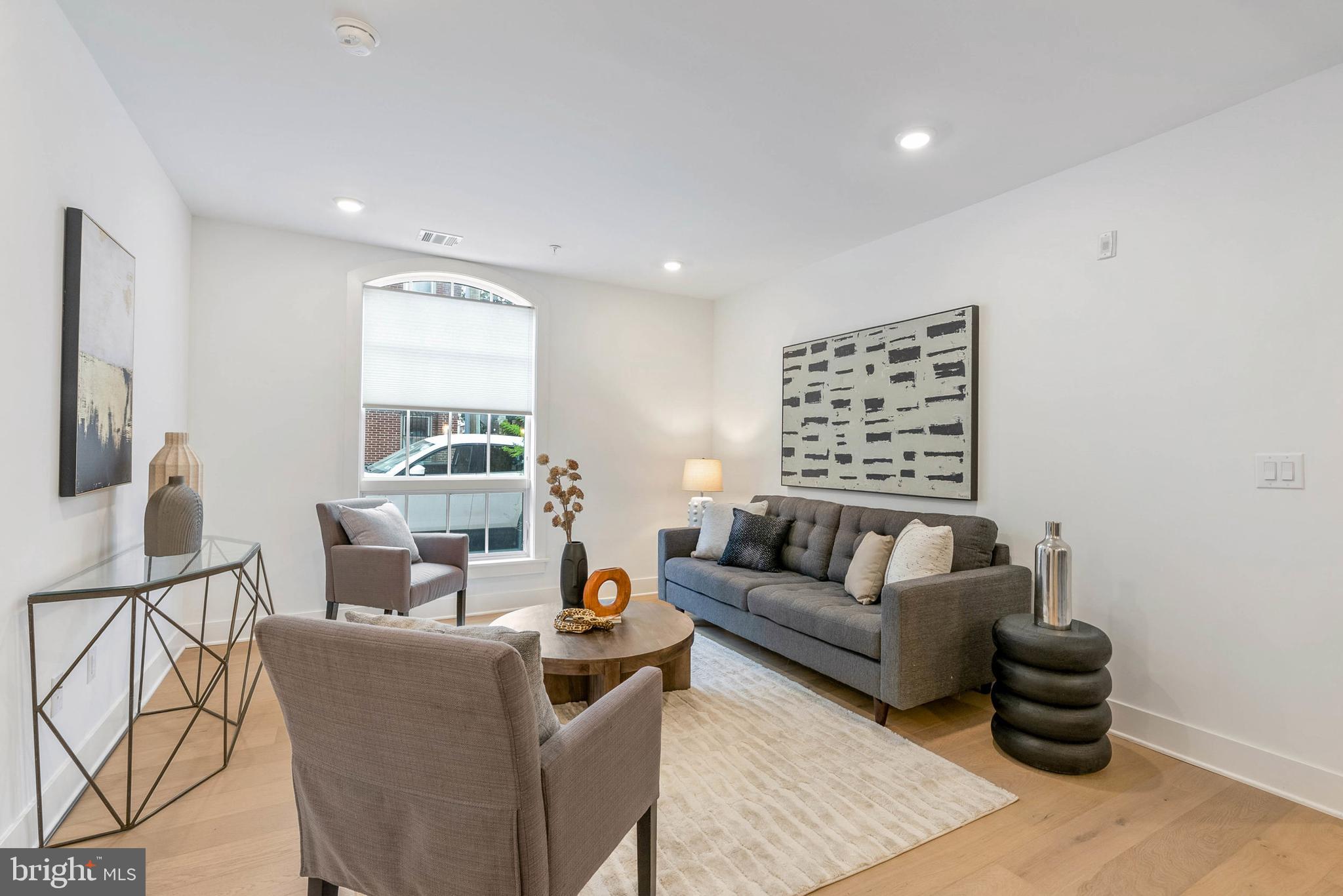 825 BAINBRIDGE STREET 101