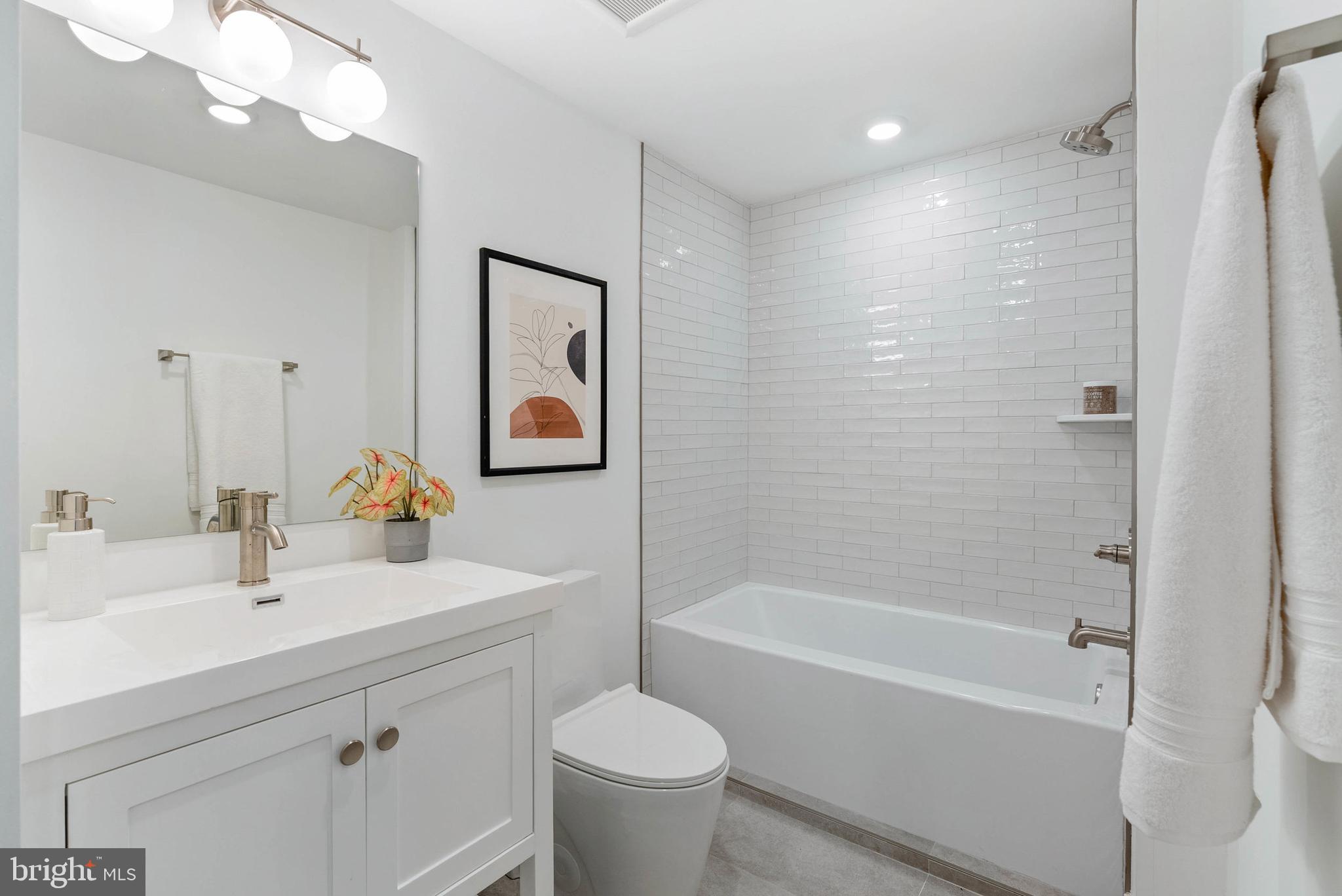 825 BAINBRIDGE STREET 101