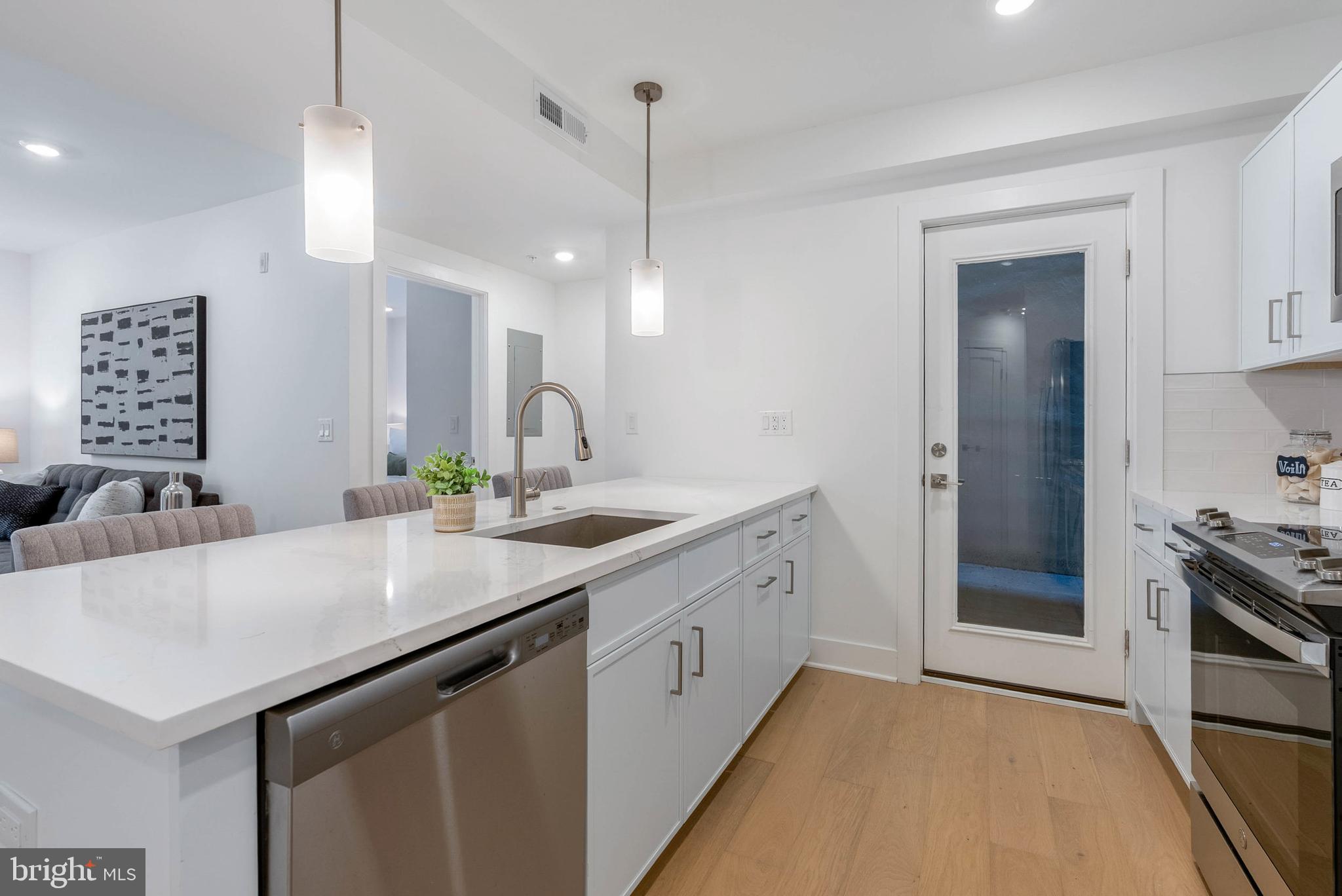 825 BAINBRIDGE STREET 101