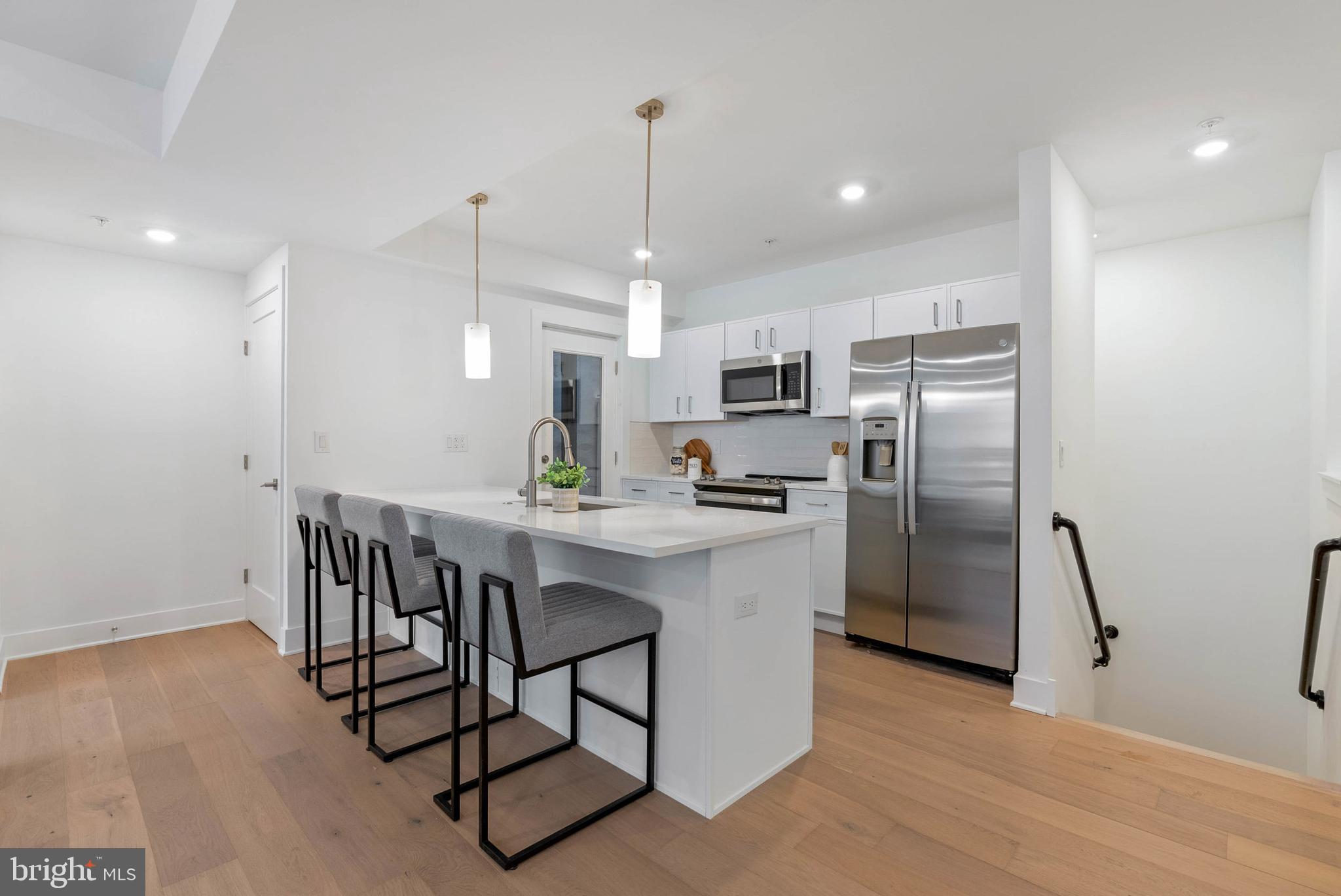 825 BAINBRIDGE STREET 101