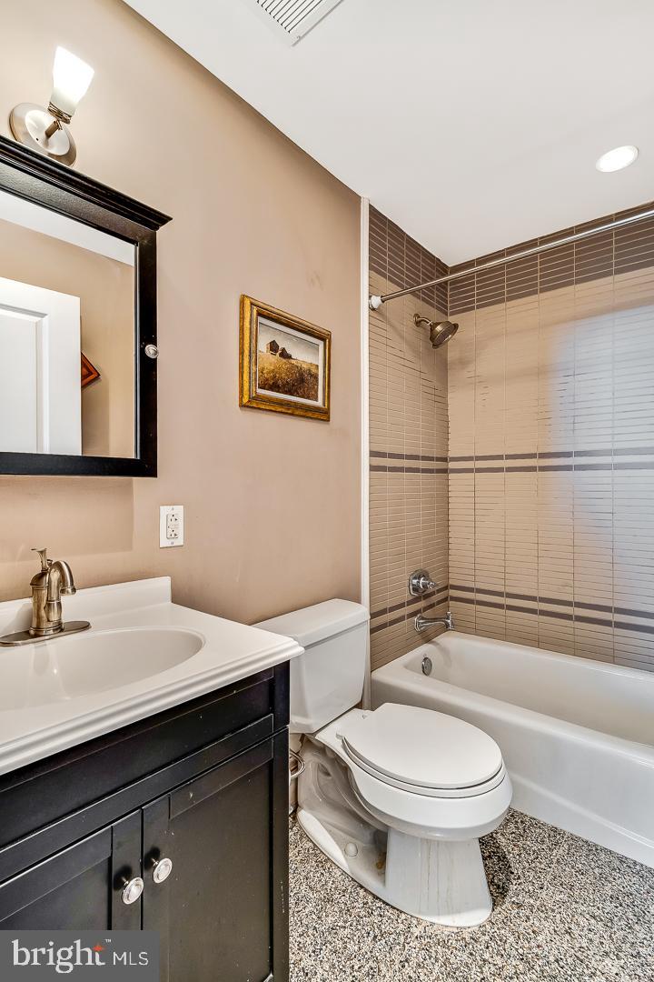 38 N Front St #3f