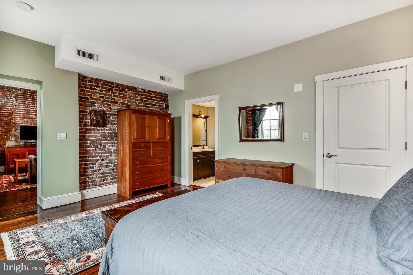 38 N Front St #3f