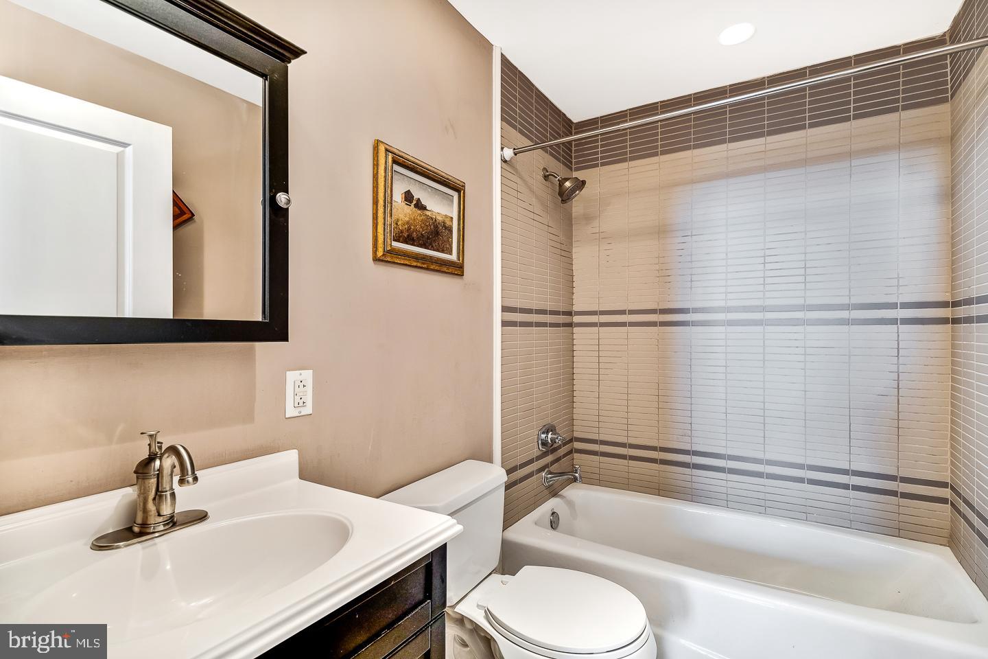 38 N Front St #3f