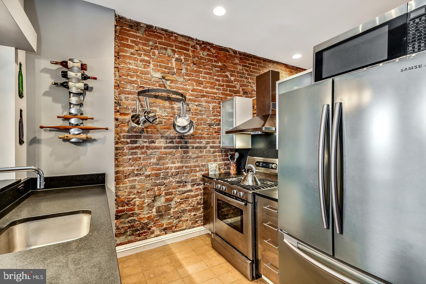 38 N Front St #3f