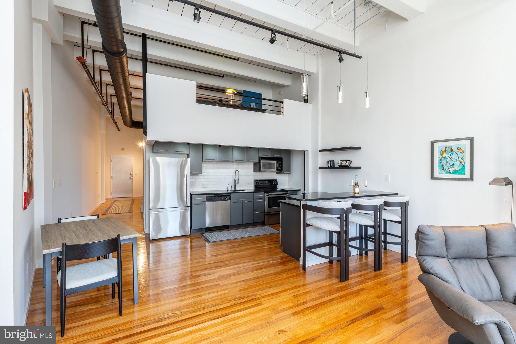 1027-31 Arch St #404