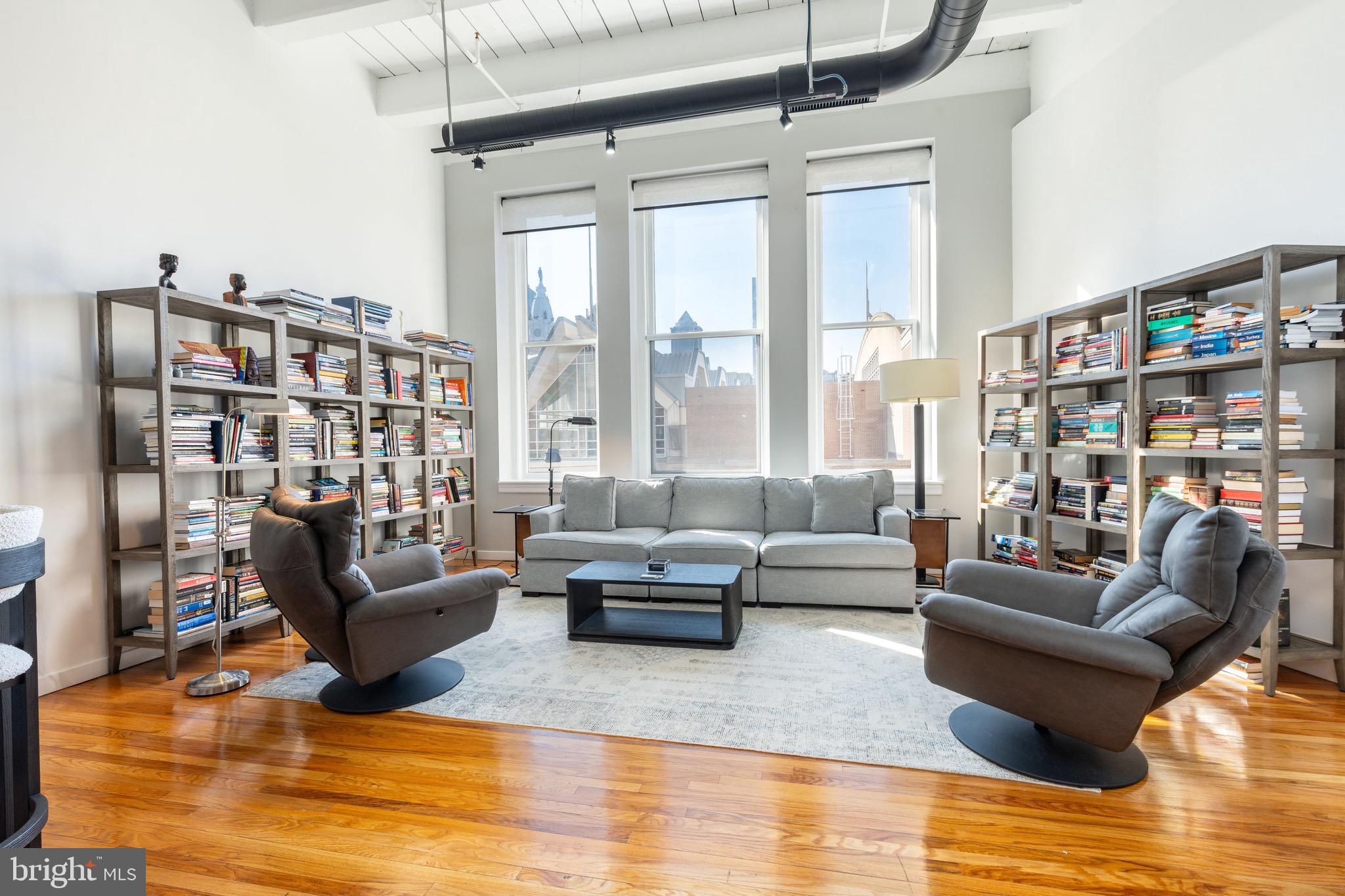 1027-31 Arch St #404
