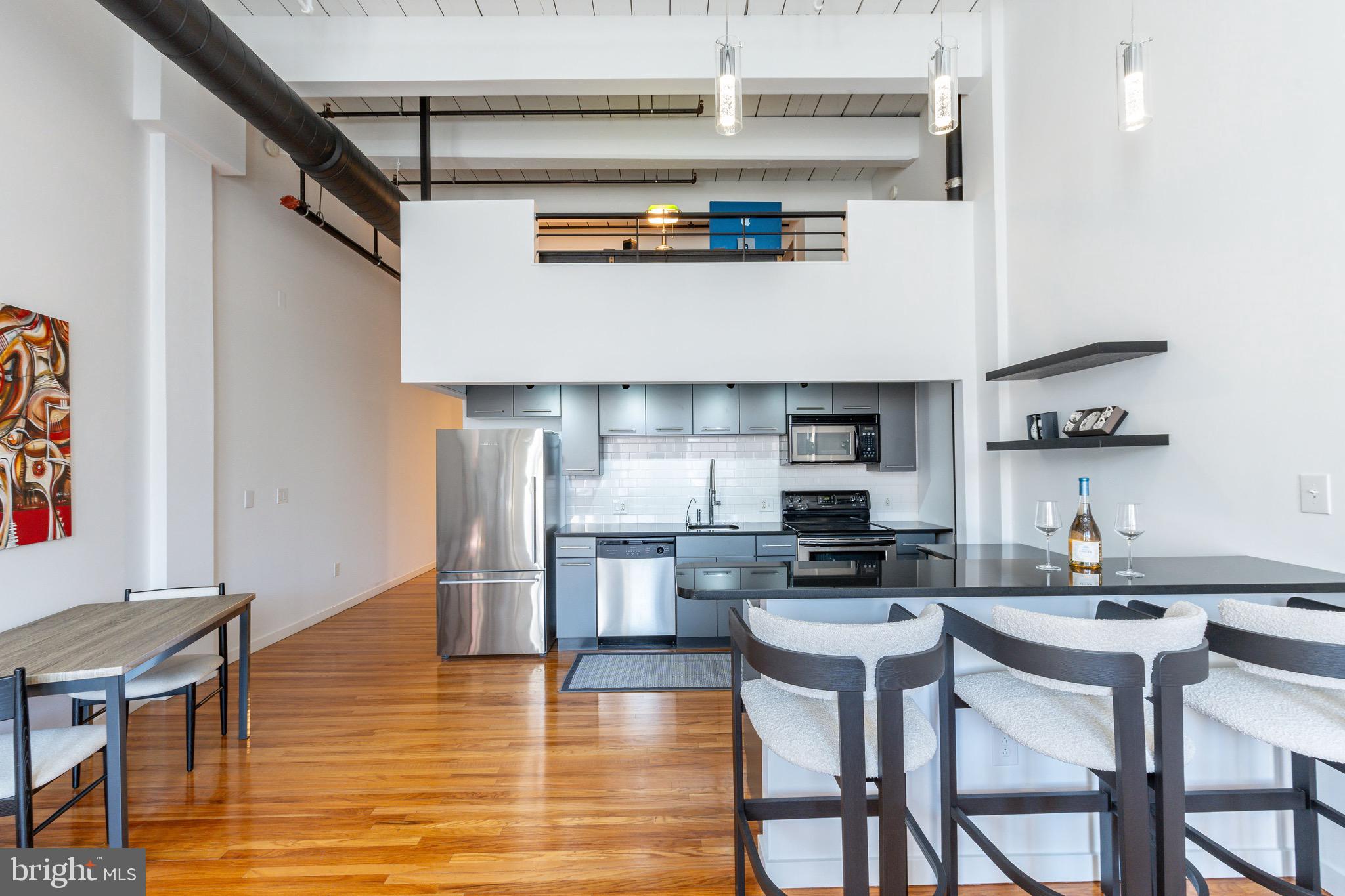 1027-31 Arch St #404