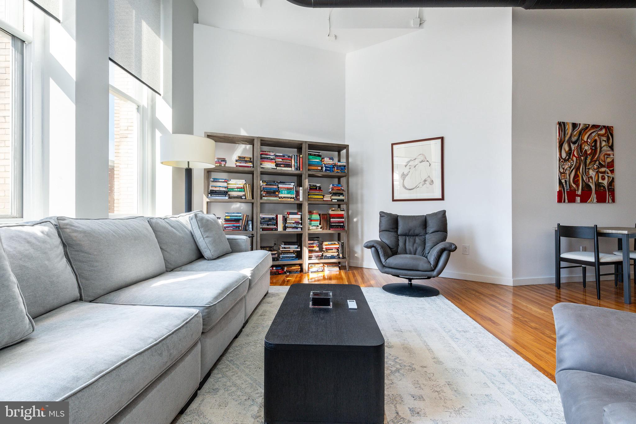 1027-31 Arch St #404