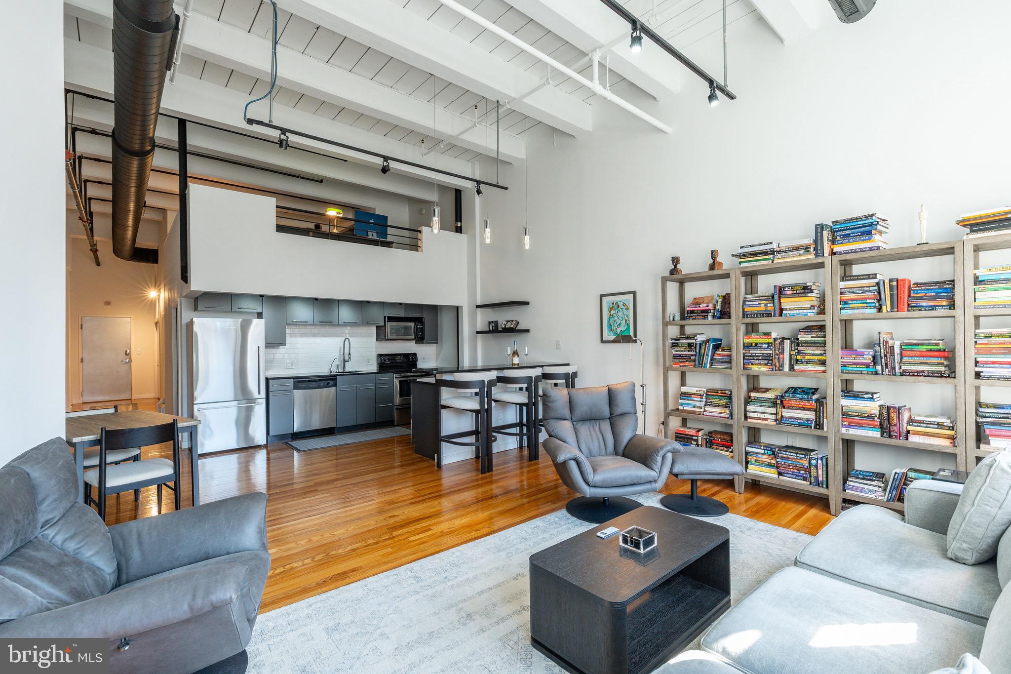 1027-31 Arch St #404