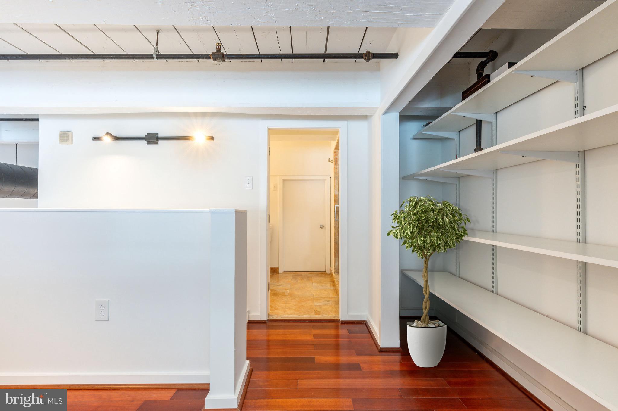 1027-31 Arch St #404