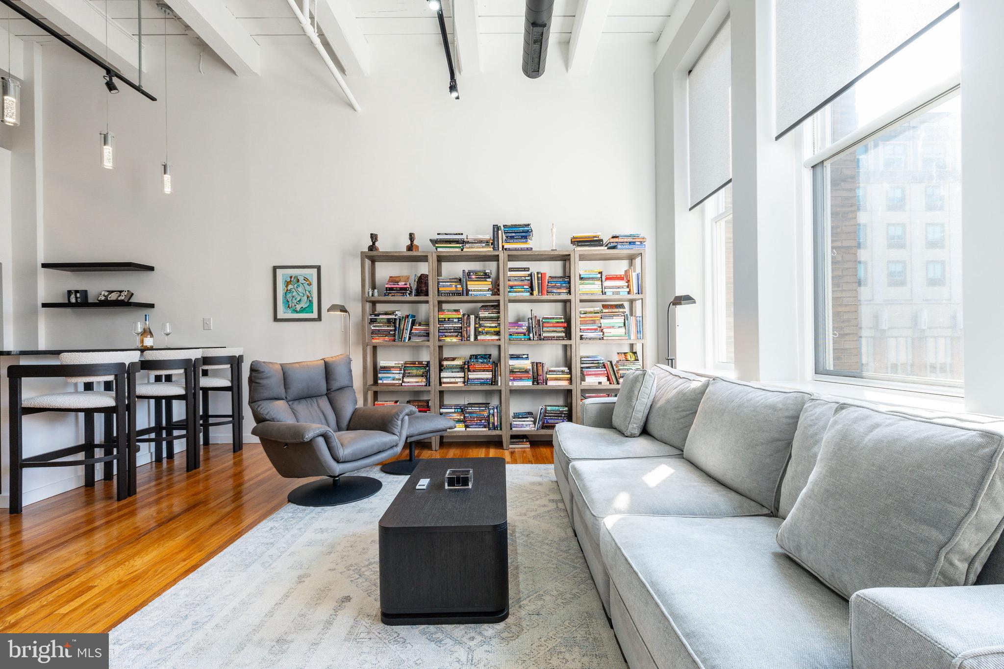 1027-31 Arch St #404