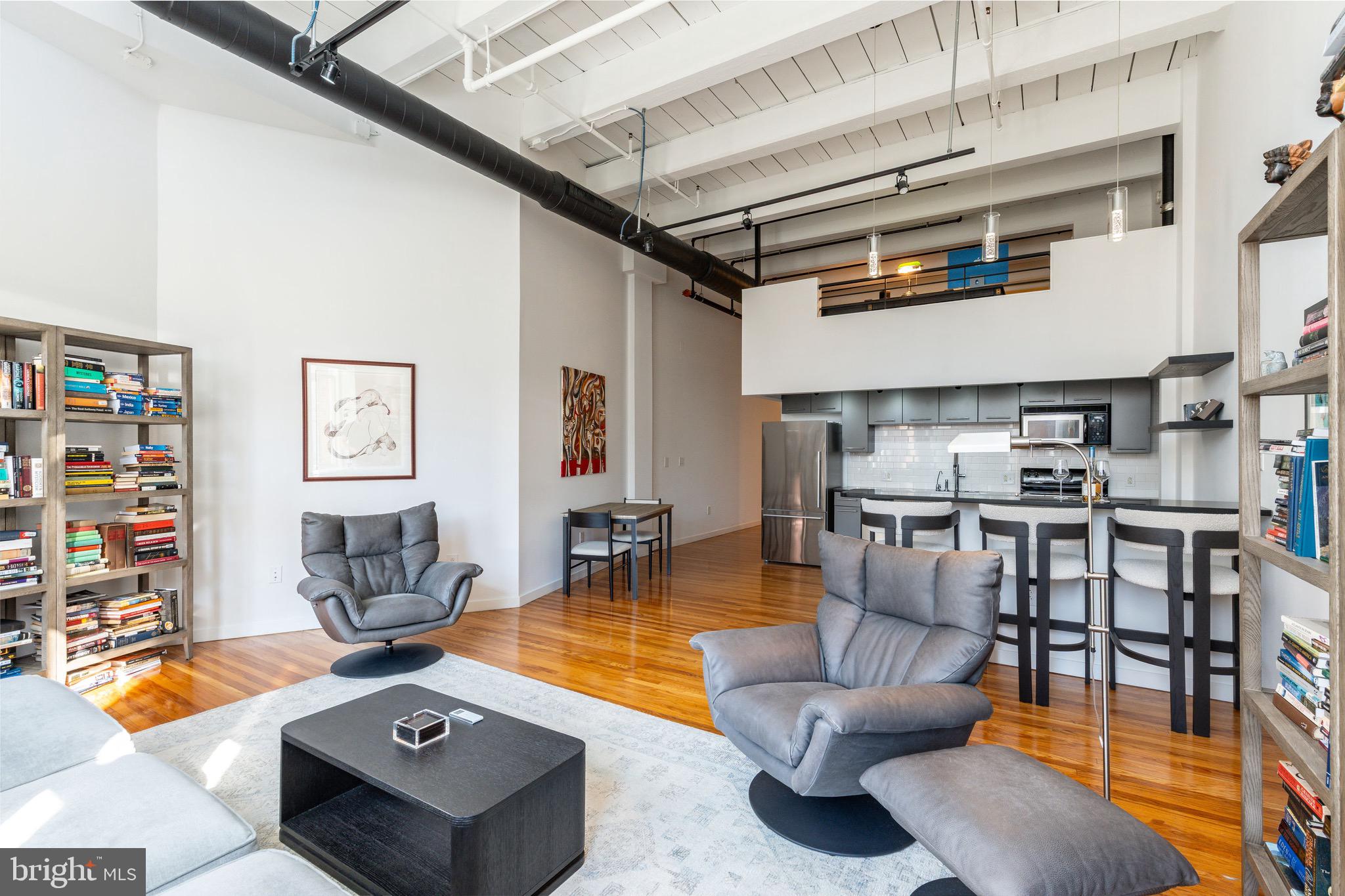 1027-31 Arch St #404