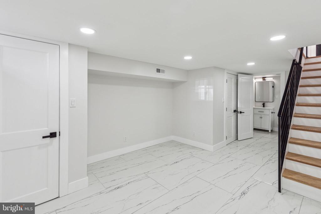 1910 Titan St