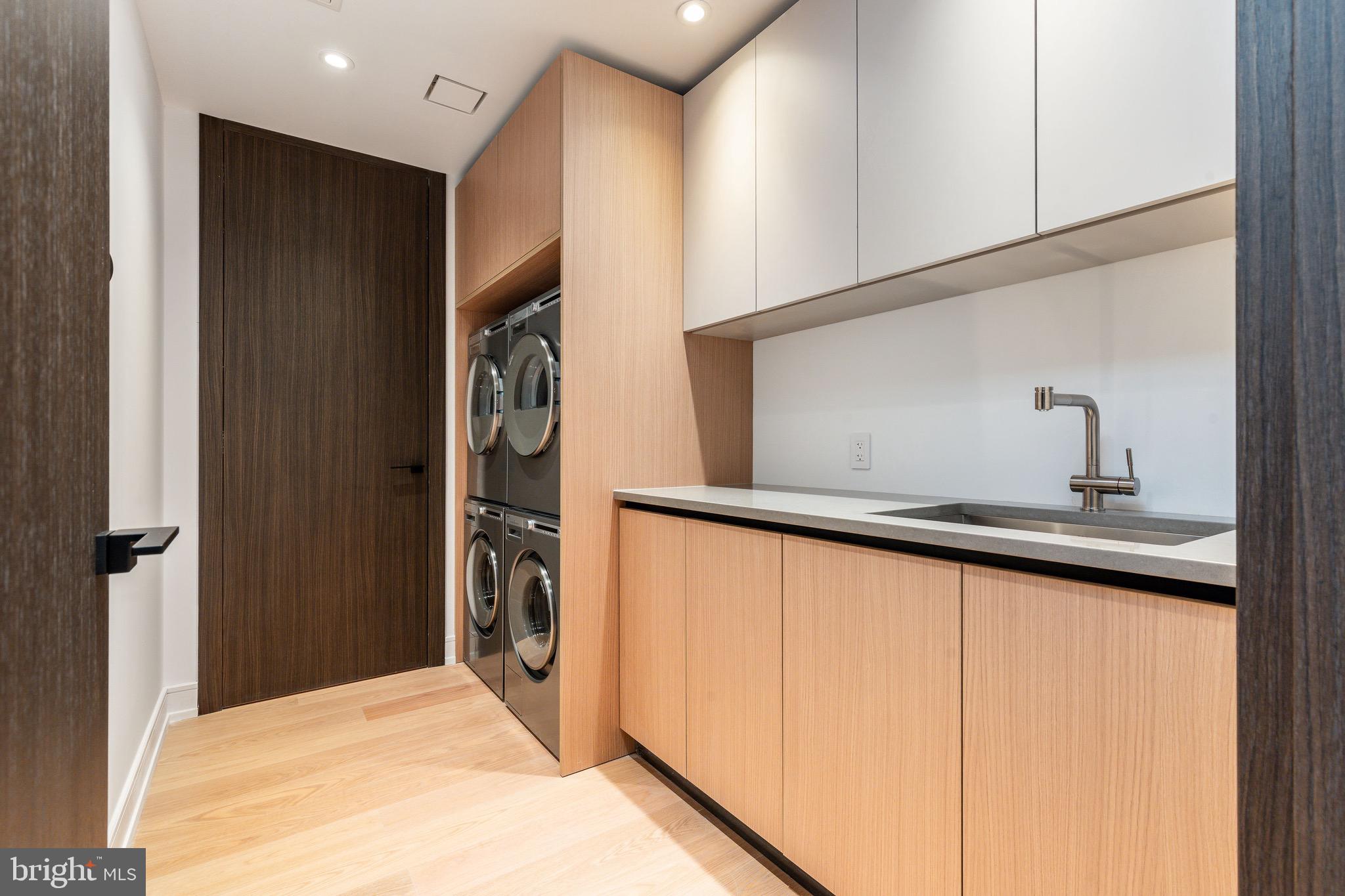 223 S 6th St #701/801