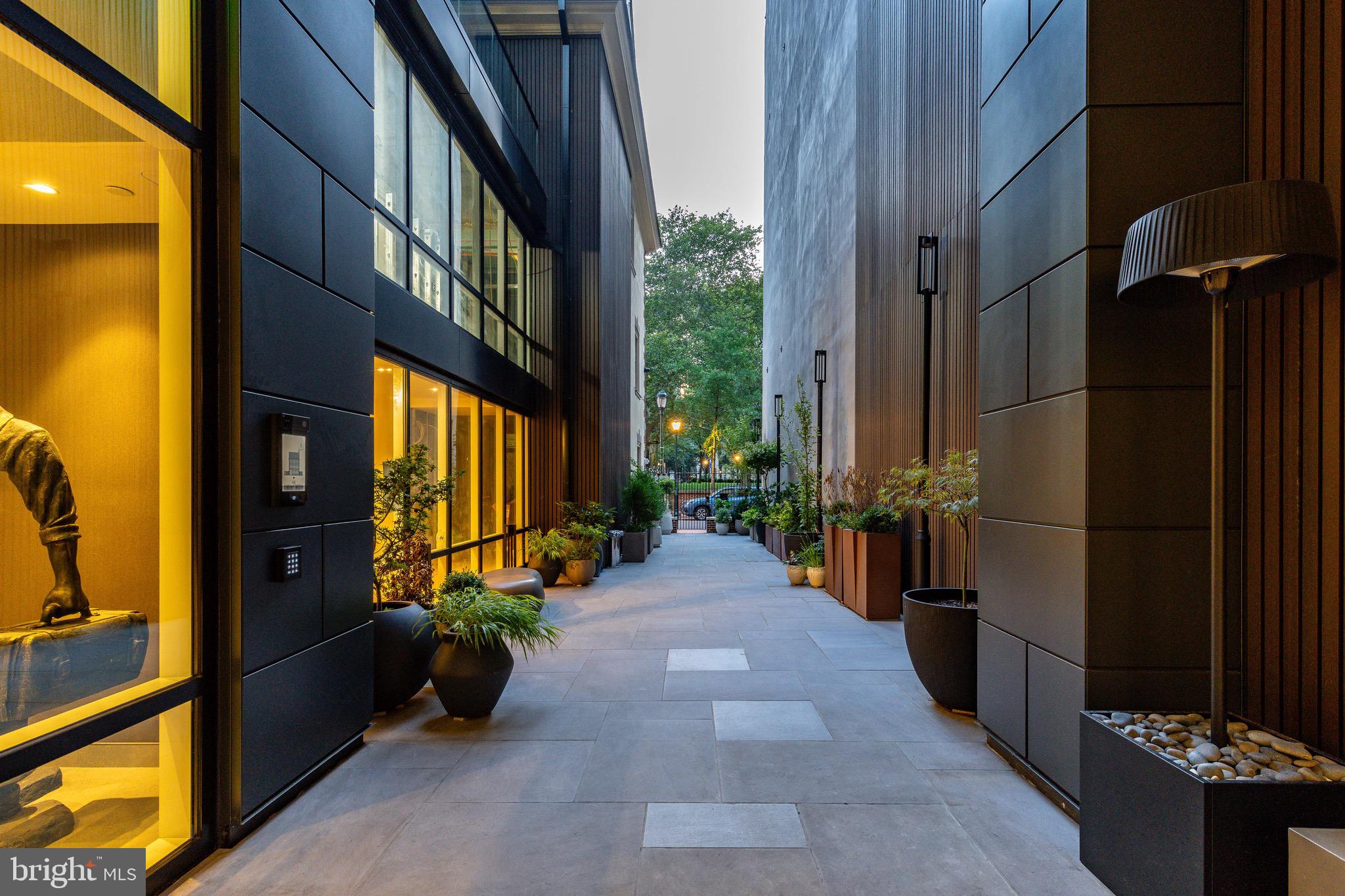 223 S 6th St #701/801