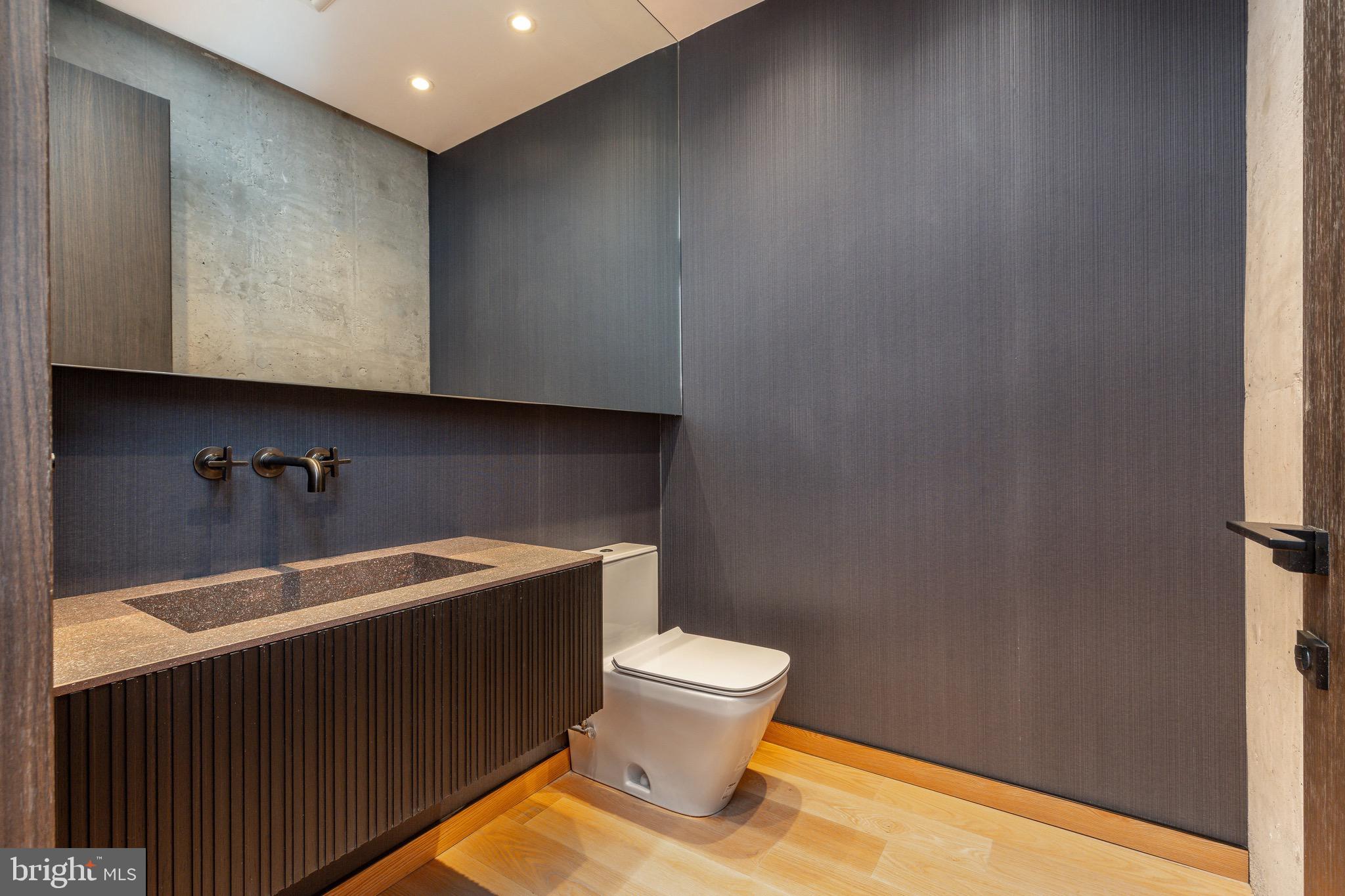 223 S 6th St #701/801