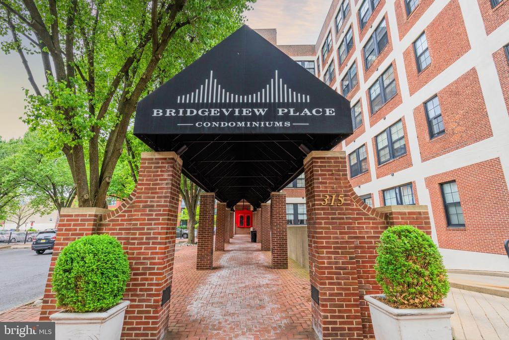 315 New St #611