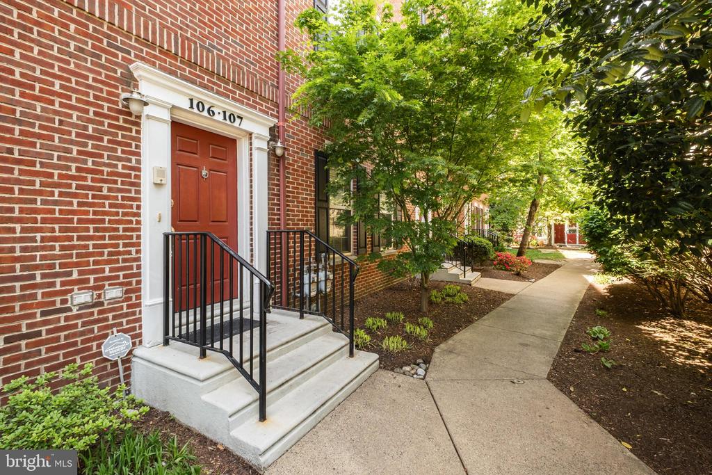 107 Surgeon Generals Ct