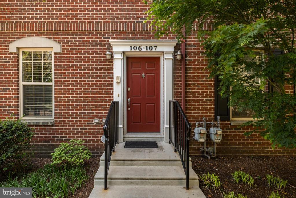 107 Surgeon Generals Ct
