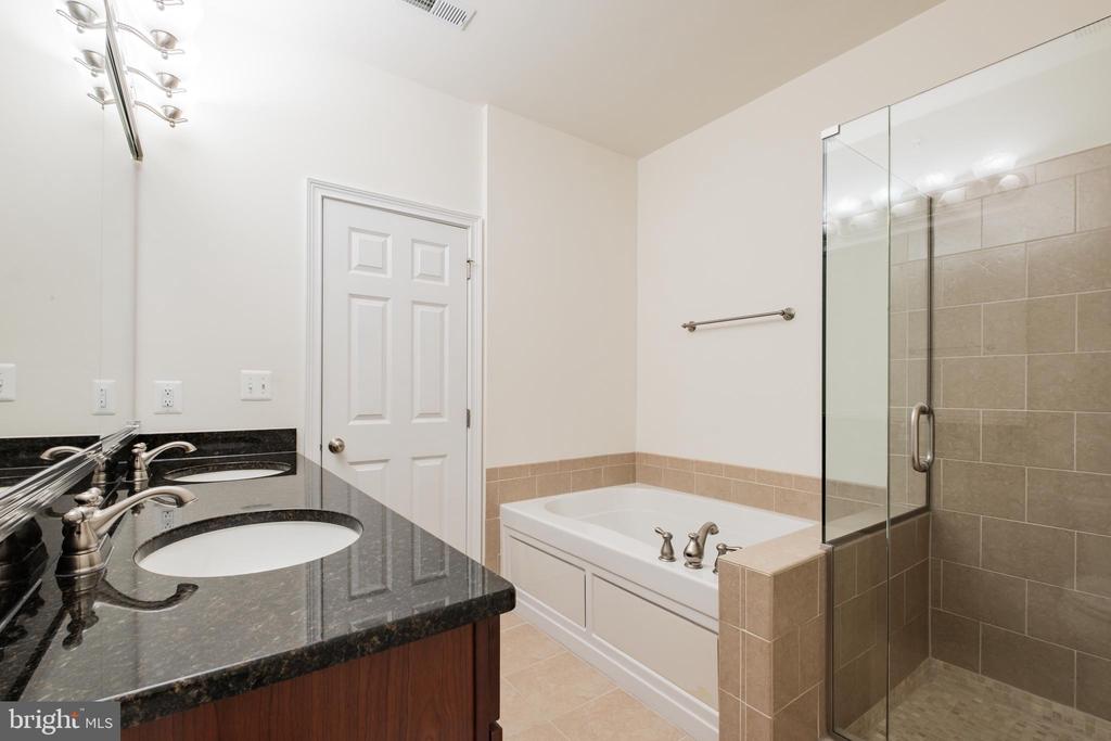 107 Surgeon Generals Ct