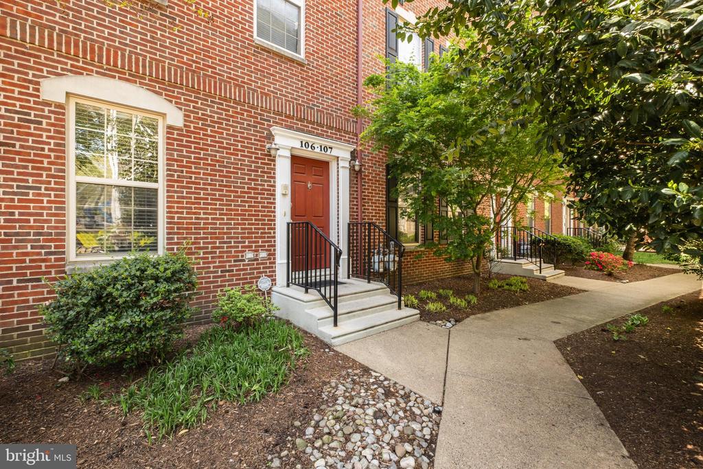 107 Surgeon Generals Ct