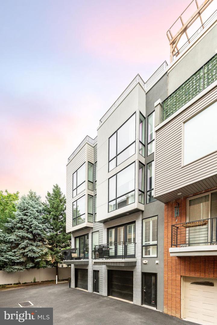 850 N 4th St #2