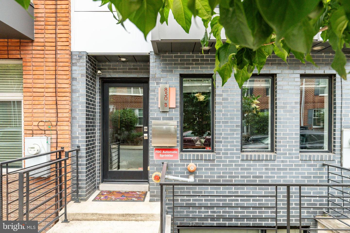 850 N 4th St #2