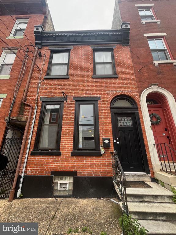 935 N 4TH ST