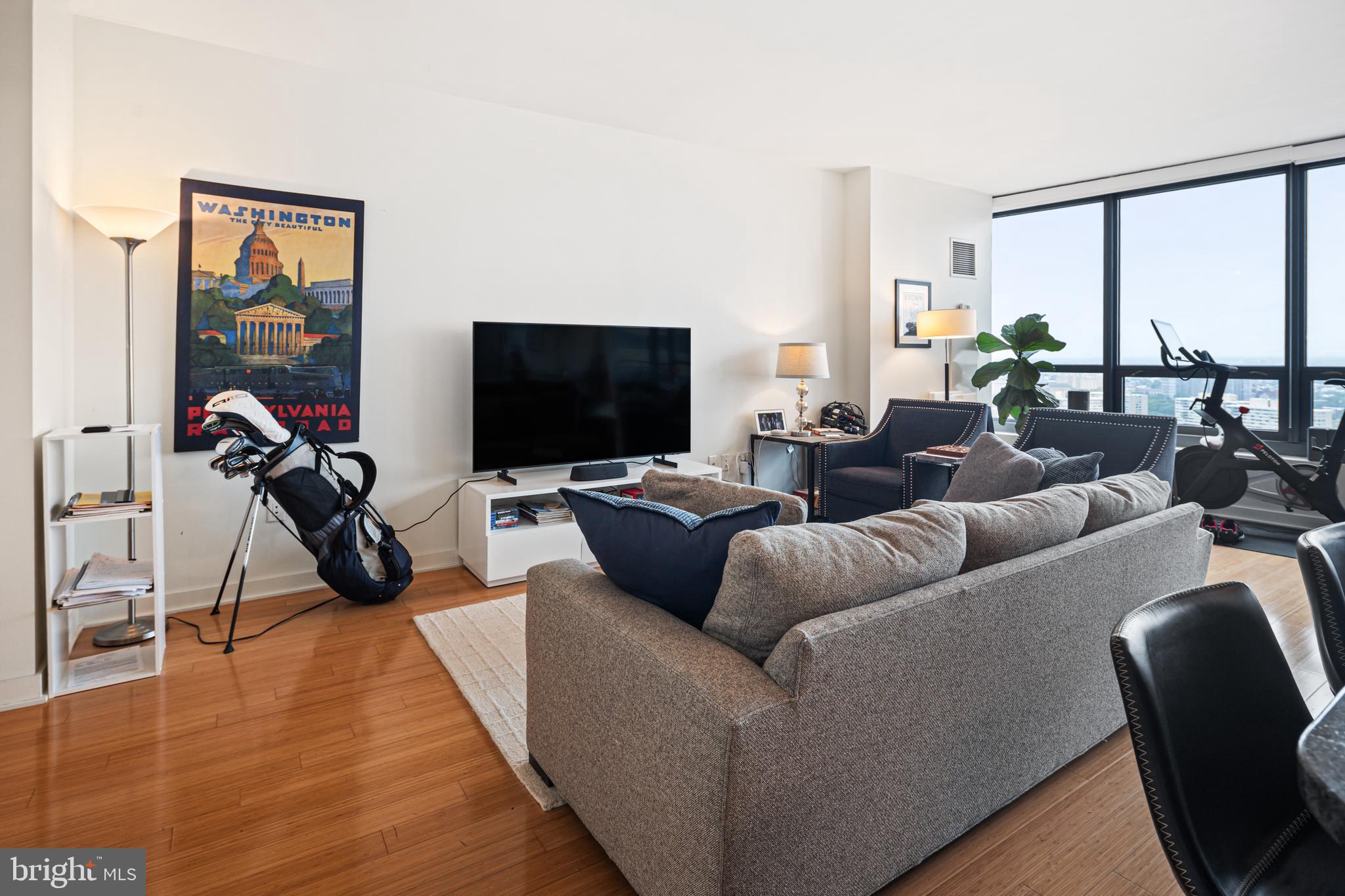 2101 Market St #2801