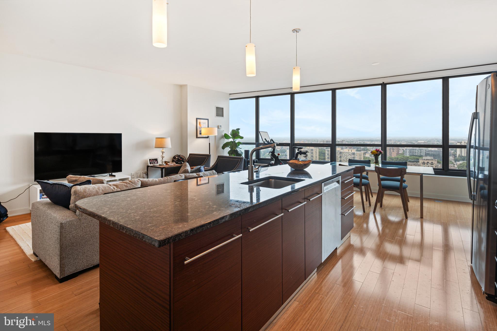 2101 Market St #2801