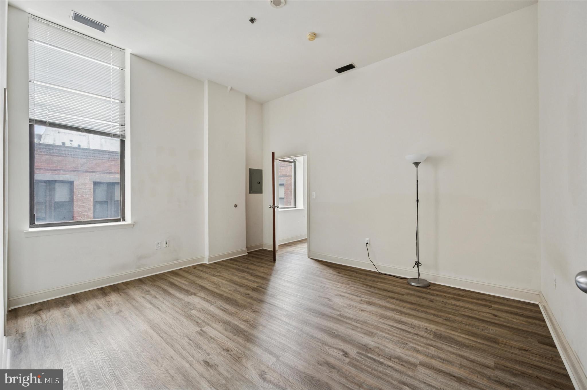 1001 CHESTNUT STREET 13 904W