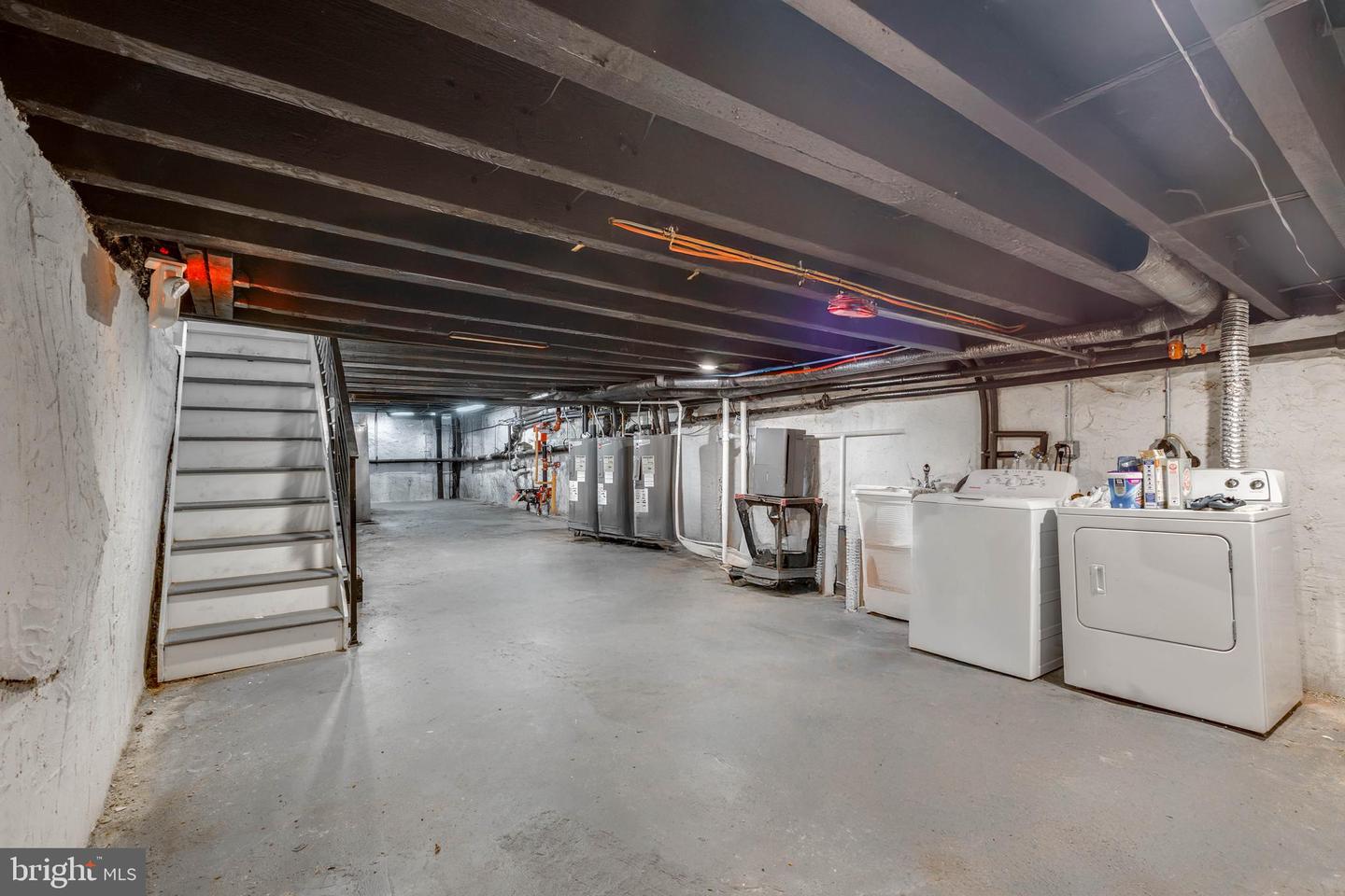 623 W Oxford St