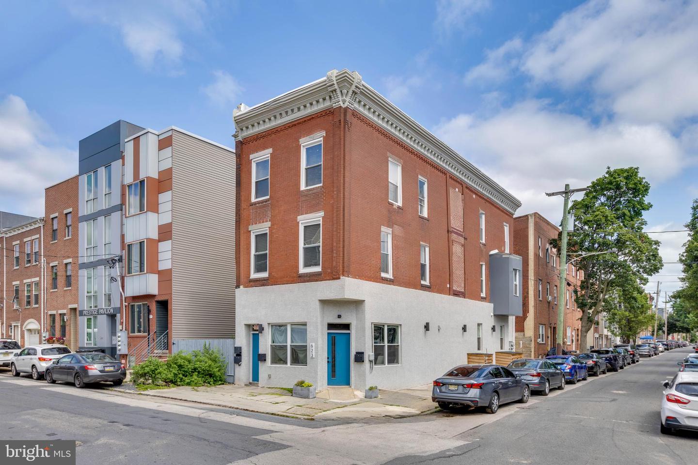 623 W Oxford St